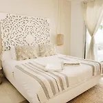D'hotes La Louisiane Bed & Breakfast Ares