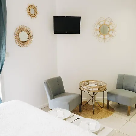 Chambres D'Hotes Villa La Louisiane Bed & Breakfast
