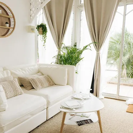 Chambres D'Hotes Villa La Louisiane Bed & Breakfast 4*