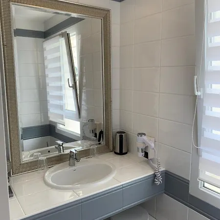 Chambres D'Hotes Villa La Louisiane 4* Ares