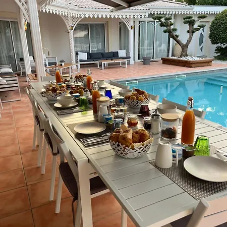 Chambres D'Hotes Villa La Louisiane Bed & Breakfast Ares